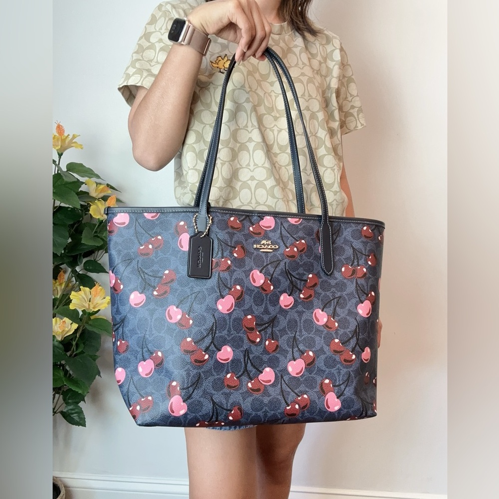 NWT Coach City‎ Tote Bag In Signature Canvas With Cherry Print - Picture 8 of 8